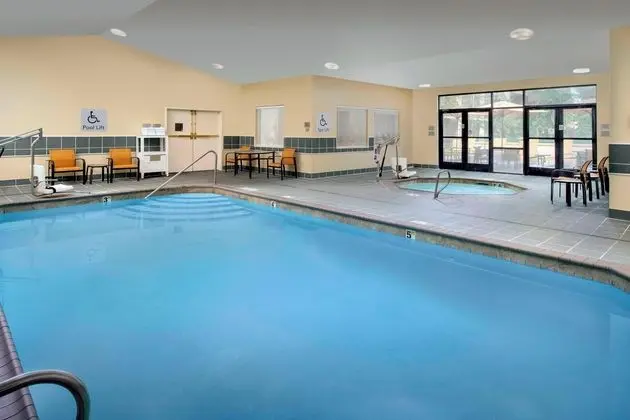 Courtyard Portland Hillsboro - Havuz