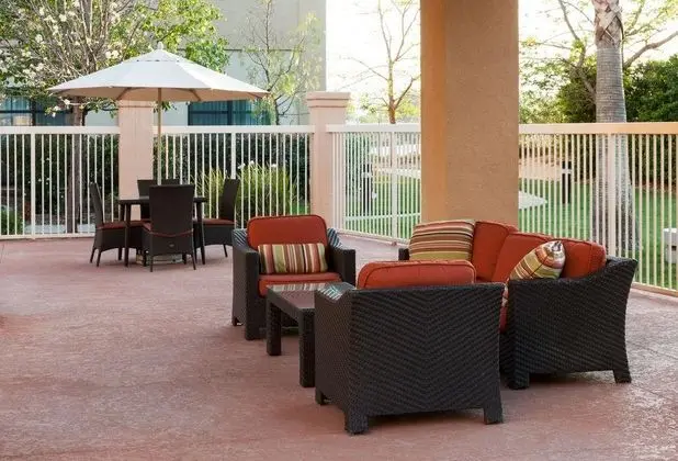 Courtyard Santa Clarita Valencia