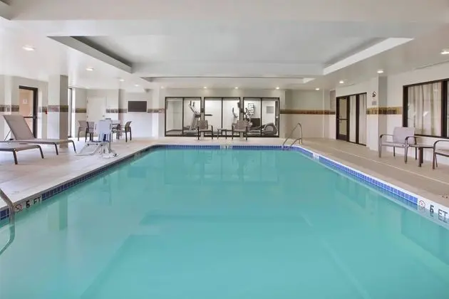 Courtyard Somerset by Marriott - Havuz