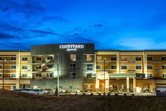 Courtyard Somerset - Öne Çıkan Resim