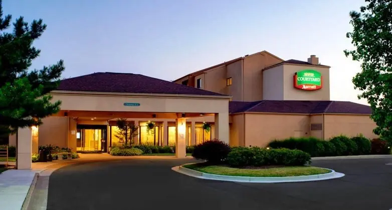 Courtyard St Louis Downtown West