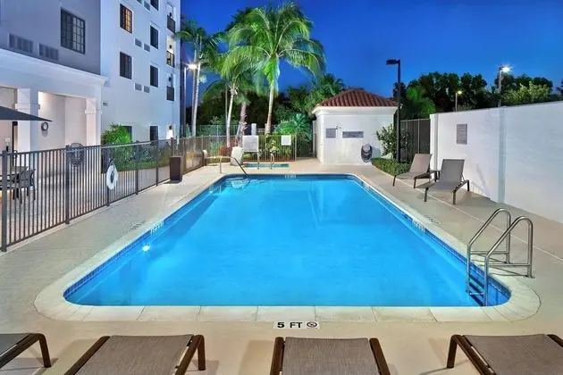 Courtyard Stuart - Havuz