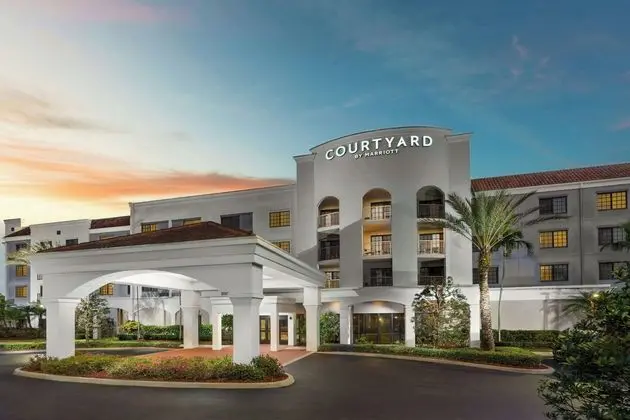Courtyard Stuart - Öne Çıkan Resim