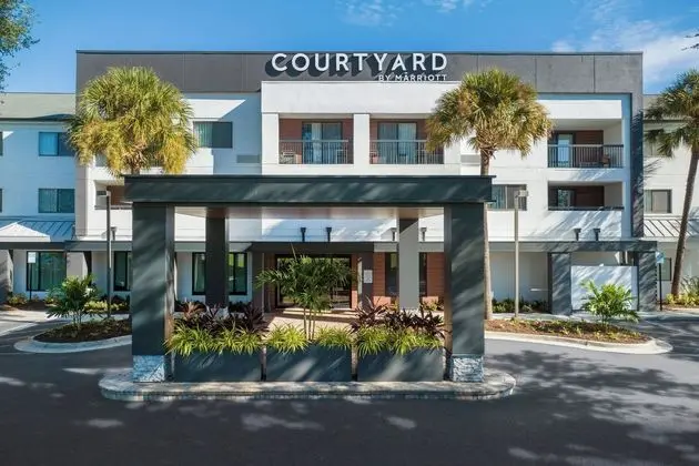 Courtyard Tampa North/I-75 Fletcher - Dış Mekan