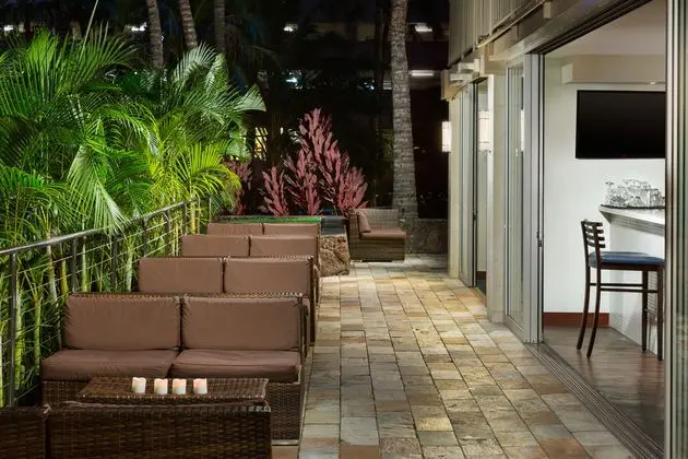Courtyard Waikiki Beach