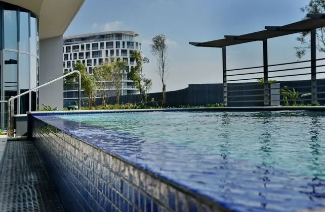Courtyard Hotel Waterfall City - Havuz