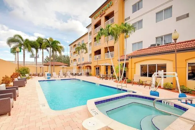 Courtyard West Palm Beach Airport - Havuz