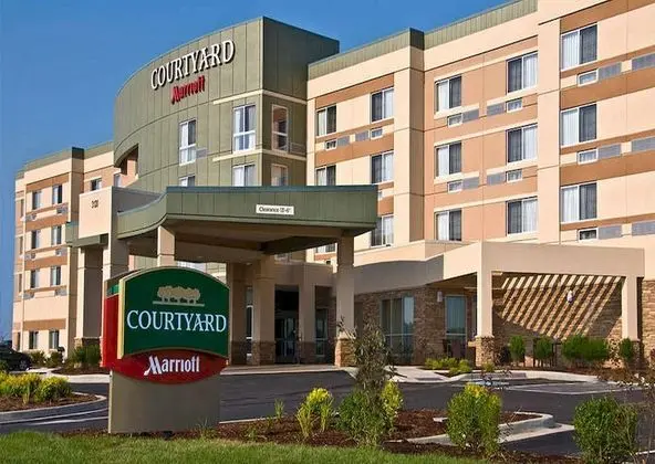 Courtyard Youngstown Canfield