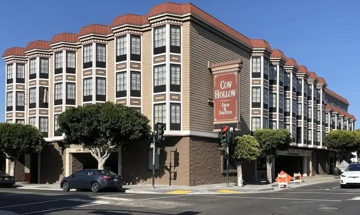 Cow Hollow Inn & Suites