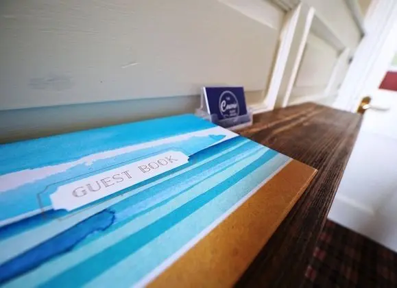 The Cowrie Guest House - Lobi