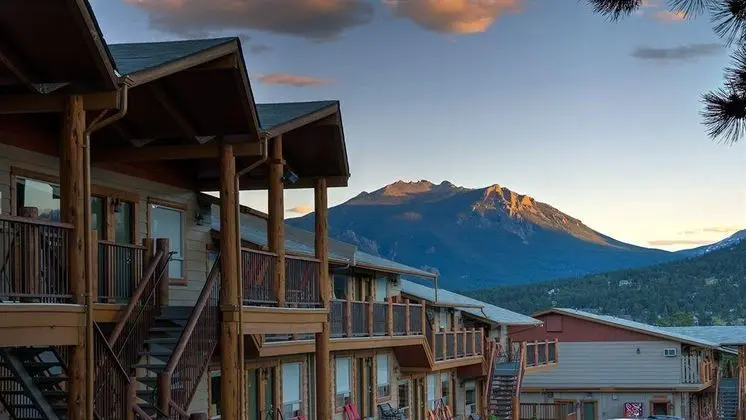 Coyote Mountain Lodge