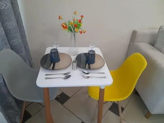 Cozy 1-bed Apartment in MSA Shanzu With Pool - Yerinde Yemek