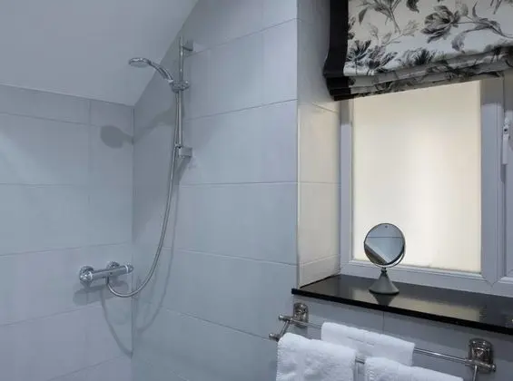 Cozy 1BR Apartment Central Ambleside With Parking - Oda