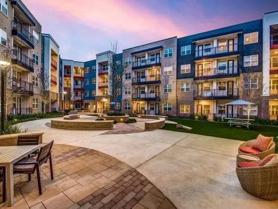 Cozy 1BR King Suite Close to Downtown w Fast Wifi
