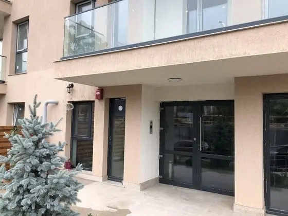 Cozy 2-Room Penthouse Lakeview W14