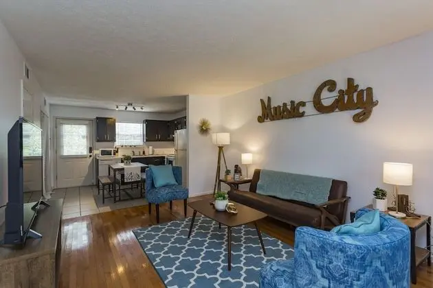 Cozy 2BD Nashville Home Close to Restaurants