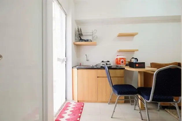 Cozy 2BR Bassura City Apartment with City View - Mutfak