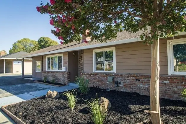 Cozy, 4-bedroom Near Concord Bart