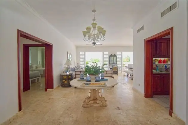 Cozy 4bdr Villa in Luxury Beach Resort With Service Staff and View of La Cana Golf Course - Oda