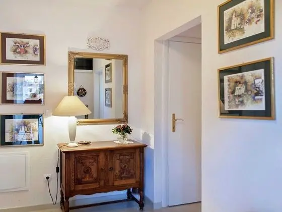 Cozy Apartment with Balcony & Sea View near Beach - Lobi