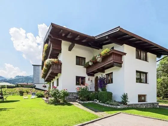 Cozy Apartment in Fügen With Balcony, Garden, Grill, Heating - Dış Mekan