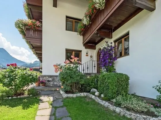 Cozy Apartment in Fügen With Balcony, Garden, Grill, Heating - Lobi
