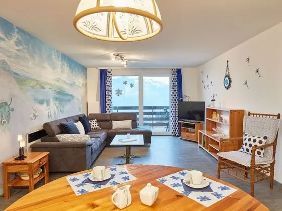 Cozy Apartment With Lake View for 6 Guests