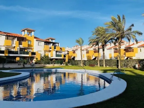Cozy Apartment near Beach - Havuz