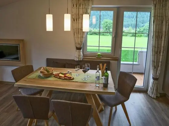 Cozy Apartment Near Ski Area in Mayrhofen - Öne Çıkan Resim