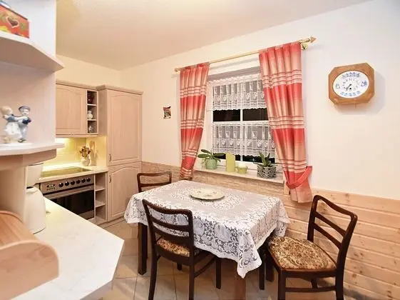 Cozy Apartment in Oelsnitz With Ore Mountains View - Yerinde Yemek