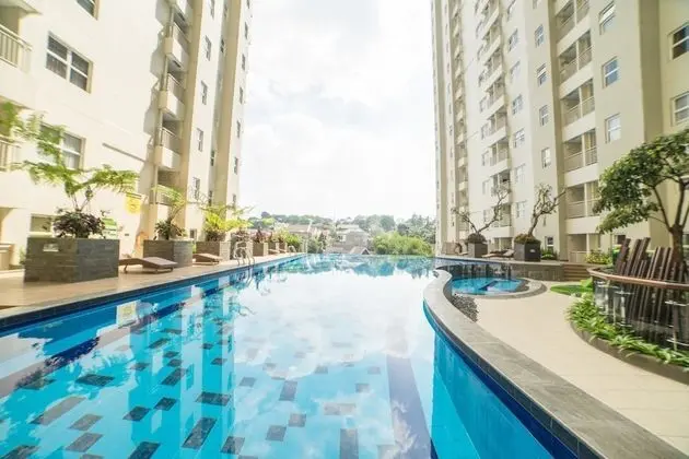 Cozy Apartment at Parahyangan Residence with Direct Access to Swimming Pool - Dış Mekan
