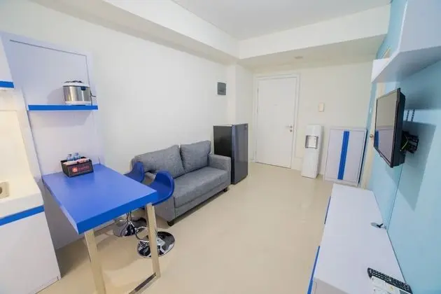 Cozy Apartment at Parahyangan Residence with Direct Access to Swimming Pool - Öne Çıkan Resim