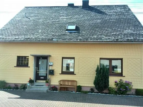 Cozy Apartment With Private Garden in Nisterau - Öne Çıkan Resim