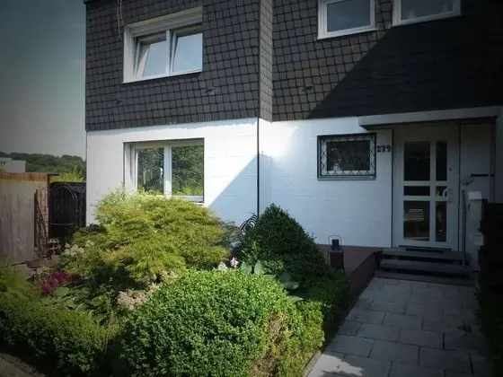 Cozy Apartment With Private Swimming Pool in Wuppertal - Dış Mekan