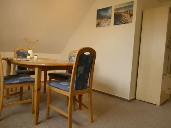 Cozy Apartment in Rövershagen With Garden - Yerinde Yemek