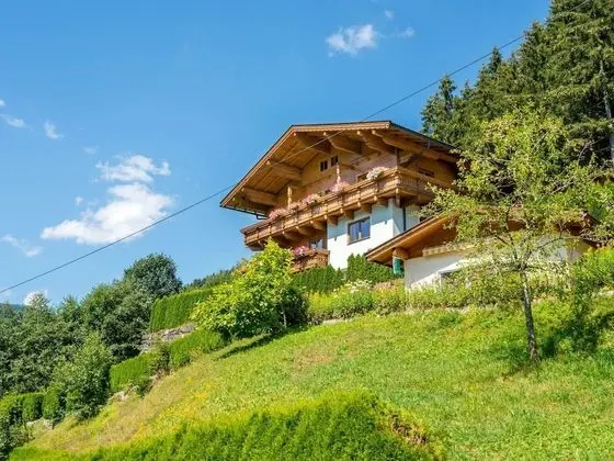 Cozy Apartment in Salzburg With Mountain View
