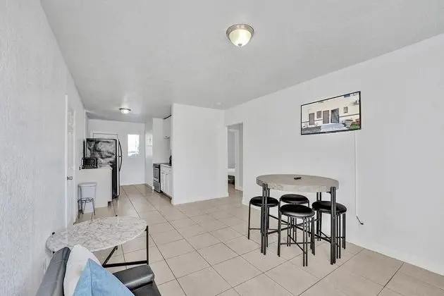 Cozy Apartment in West Palm Beach, Minutes Away From Downtown! N°1 - Mülk Olanakları