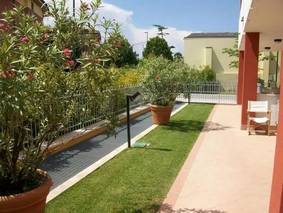 Cozy Appartment With Pool & Free Parking