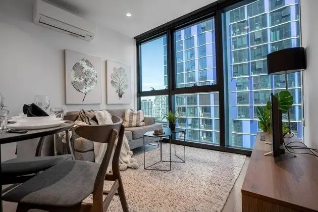 Cozy APT With City Views Next to Meblourne Central