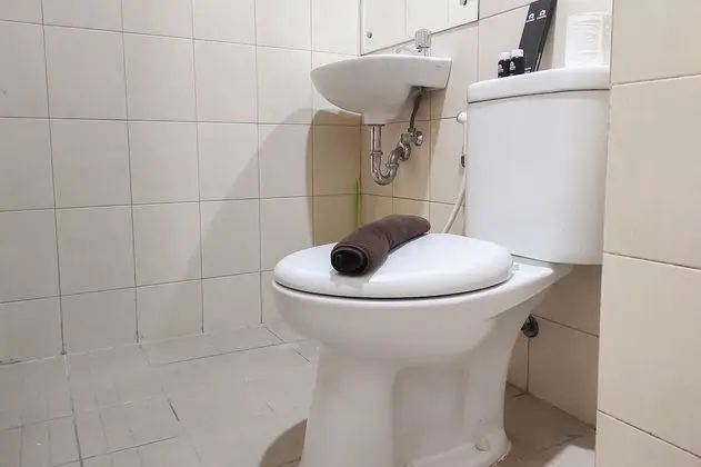 Cozy and Best Deal Studio Apartment Vida View Makasar - Banyo Tipleri