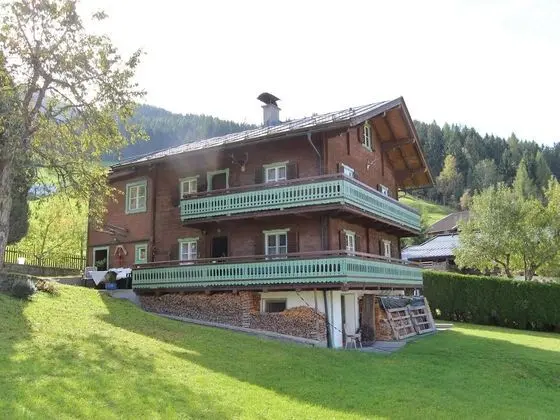 Cozy Chalet in Bramberg am Wildkogel with Sauna near Ski Lift