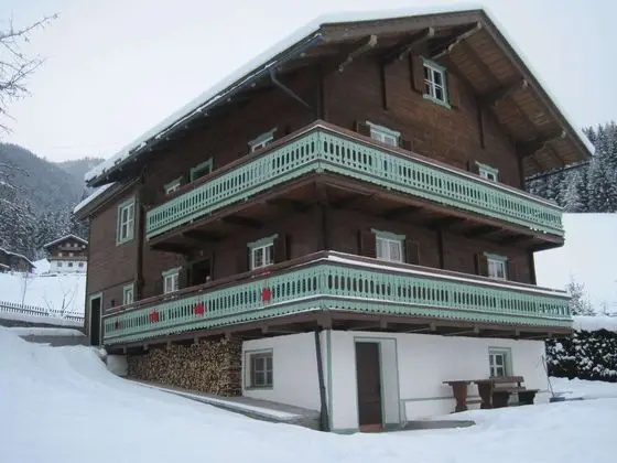 Cozy Chalet in Bramberg am Wildkogel with Sauna near Ski Lift - Dış Mekan