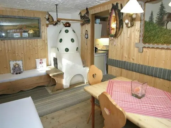 Cozy Chalet in Karrösten near Forest - Oda Düzeni