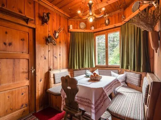 Cozy Chalet in Obsteig With Terrace - Yerinde Yemek