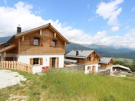 Cozy Chalet in Weißpriach With Terrace - Dış Mekan