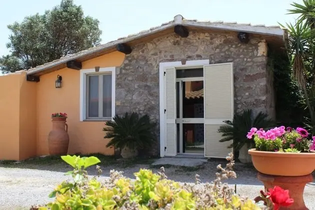 Cozy Cottage in Calasetta Sardinia With Garden - Öne Çıkan Resim