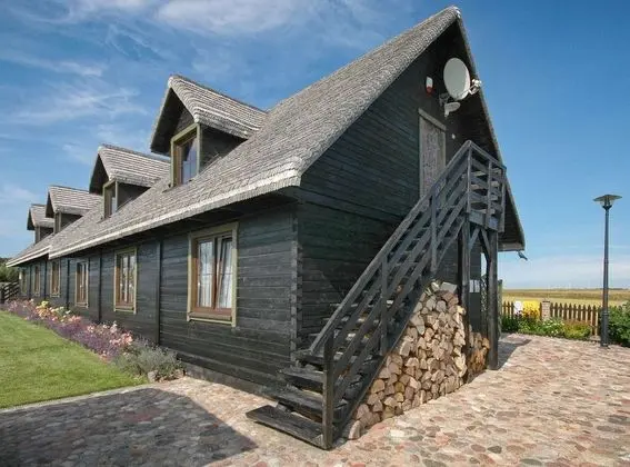 Cozy Cottage in Cisowo With Garden