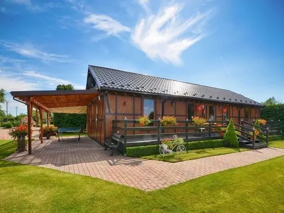 Cozy Cottage in Domaslawice With Swimming Pool - Dış Mekan