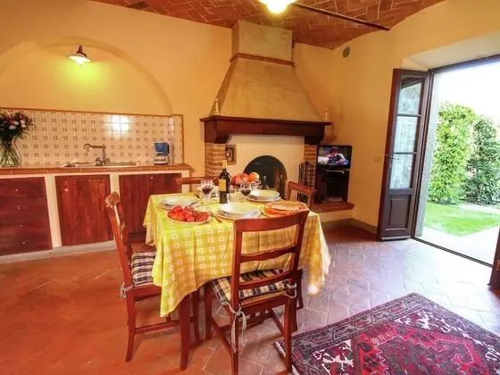 Cozy Farmhouse in Cortona With Swimming Pool - Yerinde Yemek