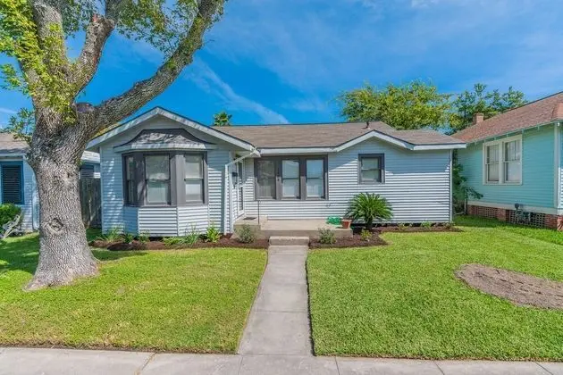 Cozy Galveston Home